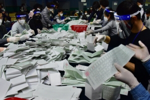 [서울포토] ‘개표 시작합니다’