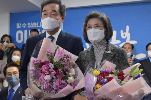 [서울포토] ‘종로 빅매치’ 승리한 이낙연 후보