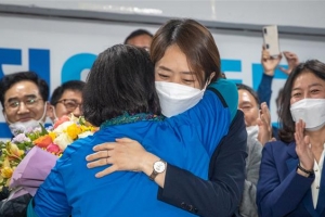 고민정·김남국 이겼다…민주, 수도권 의석 88% ‘싹쓸이’