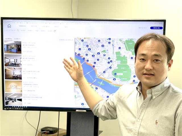 국내 최초 지도 기반 인테리어 O2O플랫폼 인지도를 개발한 메이크썸노이즈의 정우성 대표가 지난 16일 서울 강서구 마곡 사무실에서 인지도 서비스를 설명하고 있다. 메이크썸노이즈 제공