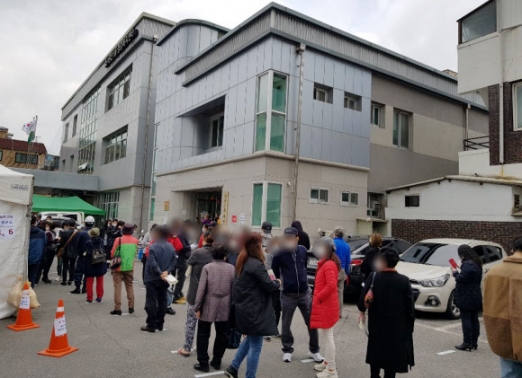 [포토] 재난기본소득 신청에 몰린 시민들