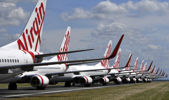 21일 자발적으로 관리이사 체계에 들어가기로 한 버진 오스트레일리아 항공 소속 여객기들이 지난 7일 브리즈번 국제공항 계류장에 나란히 발이 묶여 있다. AP 자료사진 연합뉴스 