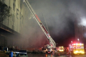 ‘220억 재산피해‘군포물류센터 불낸 튀니지인 구속…법원 “도주우려” 영장발부