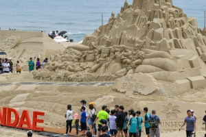 부산 해운대 모래 축제 연기  ...해운대구하반기 개최 등 검토