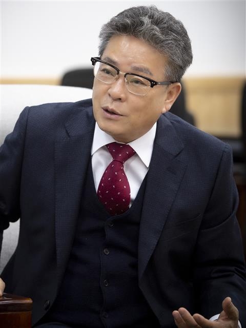 김병수 울릉군수가 22일 서울신문과 인터뷰를 갖고 “울릉이 세계적인 관광 섬으로 거듭날 수 있도록 최선의 노력을 다하겠다”며 각오를 다지고 있다. 울릉군 제공