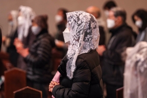 [서울포토] 두 달여 만에 재개된 미사