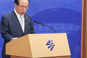 오거돈 부산시장 전격 사퇴… 여성 신체접촉