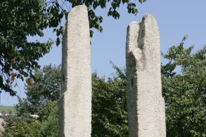 보물 제4호 중초사지 당간지주, 안양 랜드마크로 조성.