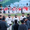 기다렸던 연습경기인데… 꽃샘추위에 애먹는 구단들