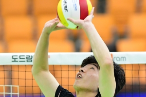 거포 박철우 내준 삼성화재, 신인왕 이호건으로 쓰린 속 달래기