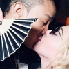마돈나, 35살 연하 남자친구와 진한 키스 “생일 축하해♥” [EN스타]