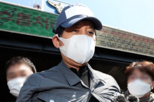 ‘라임 핵심’ 김봉현 영장심사 출석