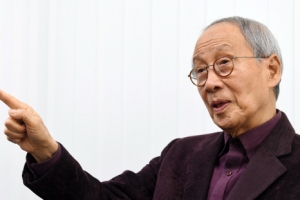 윤여준 “윤석열, 안철수와 달라···국힘 영입하면 강력한 대선주자될 것”