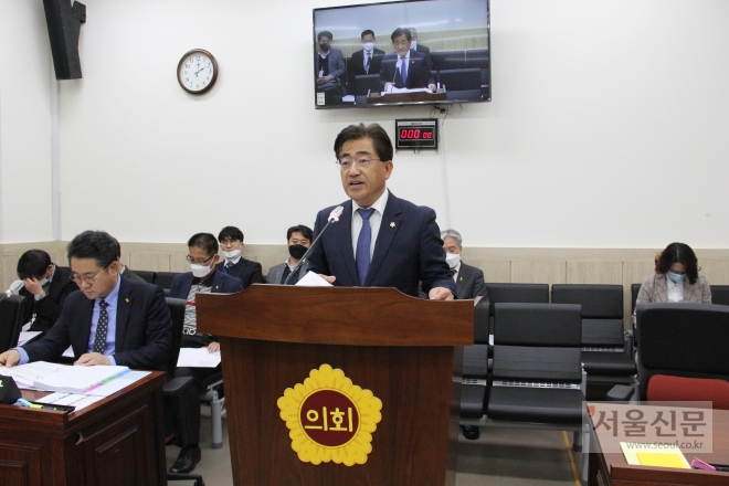 이기형(김포4) 의원이 대표발의한 경기도교육청 지역건설산업 활성화 지원 조례 일부 개정조례안이교육행정위원회 심의를 통과했다.