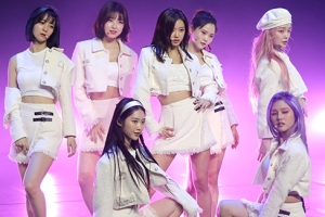 [현장영상] 오마이걸 ‘살짝 설렜어’ 쇼케이스 무대