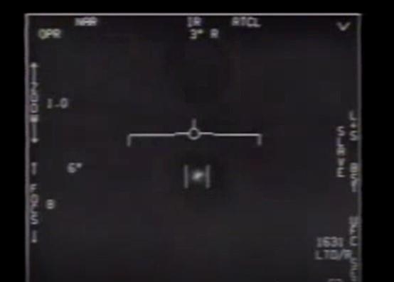 미국 전투기 레이더에 잡힌 UFO(가운데). 미 국방부 제공