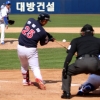 한국 프로야구·축구선수, 기회 잡을까 망신당할까