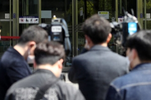 檢, ‘검언유착’ 제보자 지모씨 소환조사…이동재 전 기자, 오늘 구속 기로