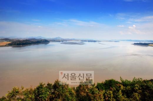 김포 애기봉전망대에서 본 접경지대의 가을 풍경.  (위 기사와 관련 없음)