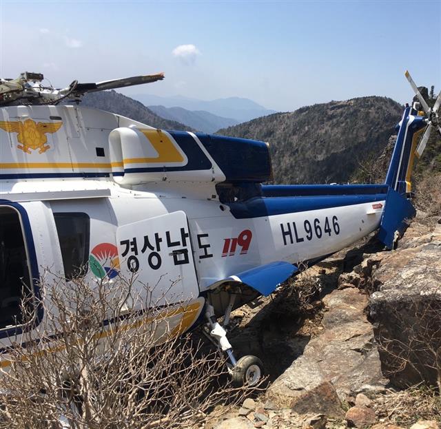 1일 오전 경남 산청군 지리산 천왕봉 인근에서 구조활동을 펼치던 헬기가 추락했다. 사진은 지리산 인근서 추락한 소방헬기.<br>소방청 제공