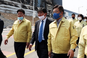 이천 물류창고 화재 2차 현장감식…  산소용접기 등 공구 13점 수거 분석