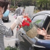 화훼농가 돕는 ‘드라이브스루 플라워 마켓’