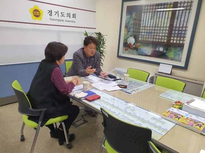 최갑철 의원, 부천 오정지역 거점경로당 검토 논의 경기도의회 제공.