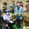 휠체어 도시농부 미소로 영그는 중랑 무장애 텃밭