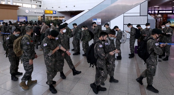 군 장병 휴가 정상 시행, 북적이는 서울역