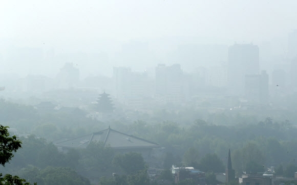 초미세먼지로 뒤덮인 서울 도심