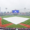 프로야구 선수들 비가 두렵다…우천 취소 결정 신중해야