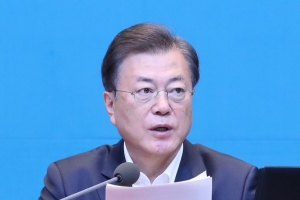 문 대통령 “질병관리청 승격 최우선…3차 추경 곧바로 추진”