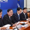 [서울포토]첫원내대책회의 주재하는 김태년 원내대표