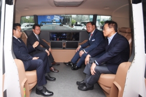 무인버스·배달로봇… 서울 상암 일반도로에 자율車 10대 다닌다