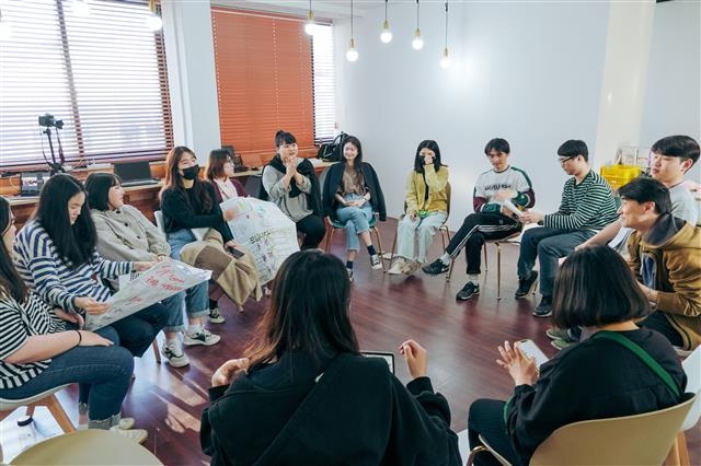 최근 서천군 삶기술학교에서 스페인 몬드라곤 교육프로그램이 진행되고 있다.  서천군 제공