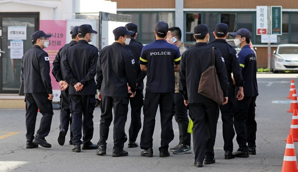 [포토] 선별 진료소 찾은 의경들