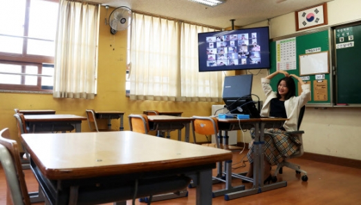 [포토] 스승의 날 하루 앞…여전히 허전한 교실 풍경