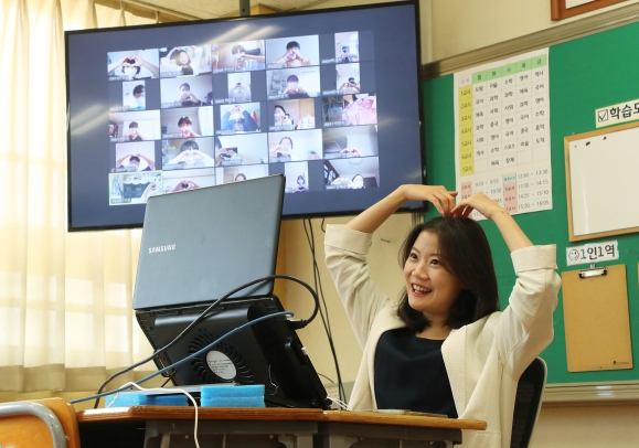 [서울포토]온라인 수업 ‘감사의 마음 전해요’