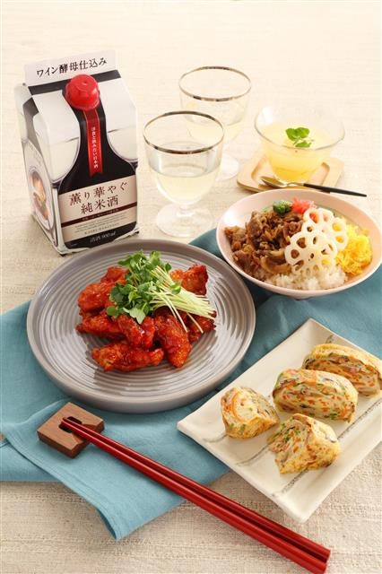 와인 효모로 발효한 사케 ‘카오리 하나야구 준마이’는 계란말이 등 한국 음식과 잘 어울린다. 니혼슈코리아 제공