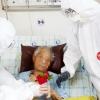 [서울포토]코로나 병상의 카네이션