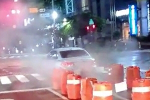 부산 해운대구 3차선 도로 갈라지고 엄청난 수증기 분출