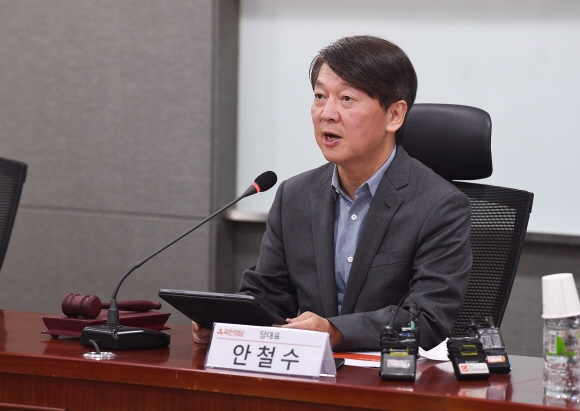 안철수 국민의당 대표가 18일 국회 의원회관에서 열린 최고위원회의에서 발언을 하고 있다. 2020.5.18 오장환 기자 5zzang@seoul.co.kr