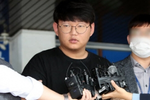 얼굴 드러낸 ‘갓갓’ 문형욱 “잘못된 성관념…성폭행 3건 지시”