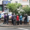 “주민센터 사람 너무 많아 쿠폰 못 받고 은행 왔어요”