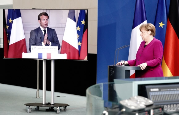 앙겔라 메르켈 독일 총리와 에마뉘엘 마크롱 프랑스 대통령의 화상 공동성명-로이터 연합뉴스