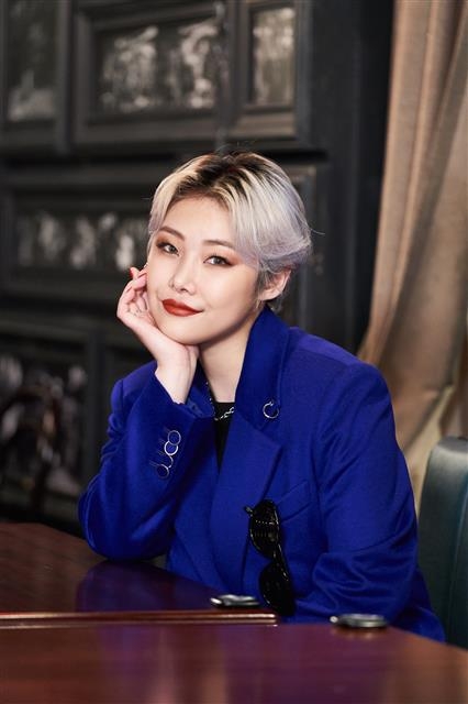 김은영은 ‘초미의 관심사’ 연출을 맡은 배우 남연우 감독과 영화를 찍으며 연인으로 발전했다. 남 감독은 “저도 배우의 길을 걷겠다고 마음먹은 지 20년 가까이 됐는데, 많은 순간 저보다 잘해서 많이 부끄러웠다”고 말했다. 트리플픽쳐스 제공