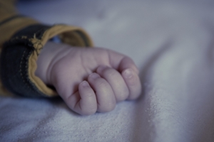 “발육 늦어 장애 염려” 6개월 아들 살해한 엄마 ‘징역 4년’