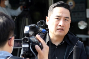 ‘조국 딸 포르쉐 탄다’ 강용석·김세의, 기소의견으로 송치