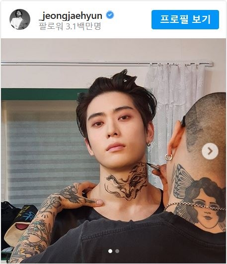 스트레이츠 타임즈가 기사에 사용했다가 재현의 팬들로부터 비난을 받은 사진. 출처:재현 인스타그램