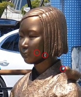 서울 동작구 흑석동에 있는 평화의 소녀상이 지난 20일 20대 청년의 벽돌에 맞아 훼손됐다.